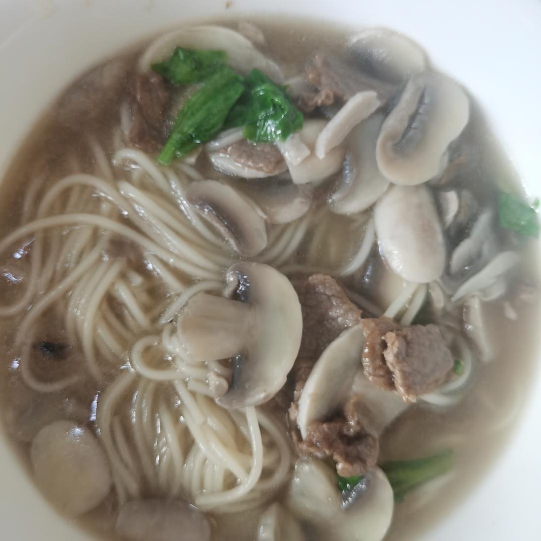 孩子早餐100天不重样✅今日食谱：牛肉口蘑面