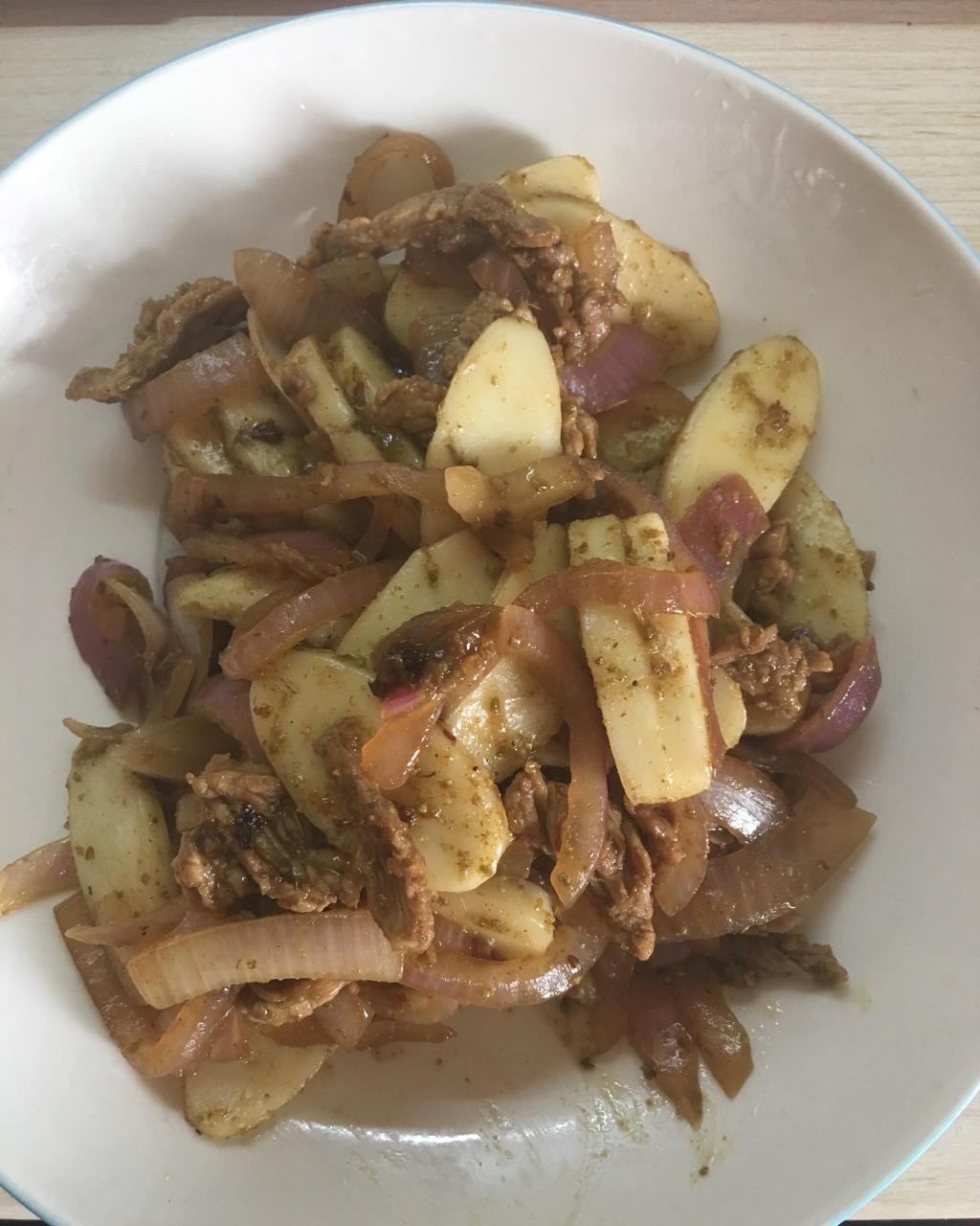 孜然洋葱炒牛肉粒