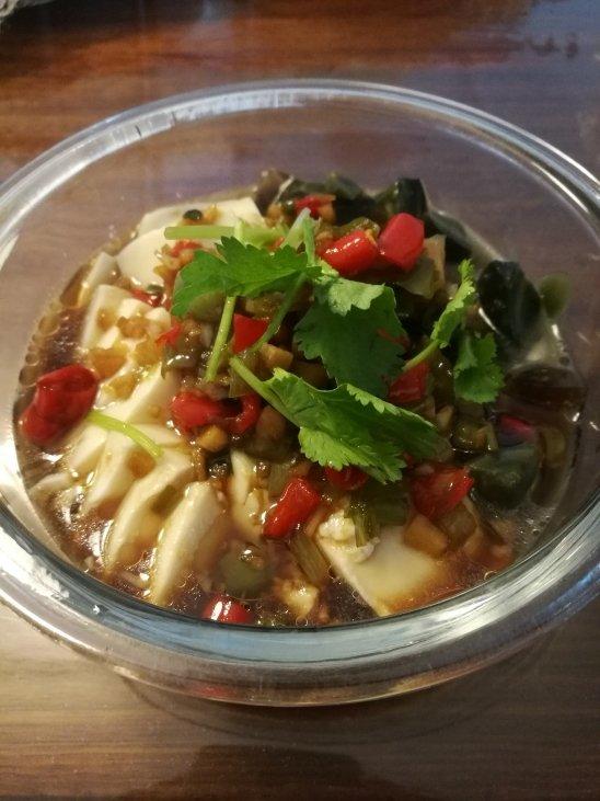 双椒拌皮蛋豆腐