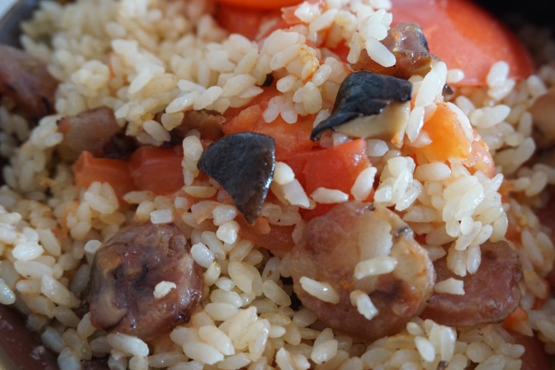 电饭锅版香菇腊肠饭