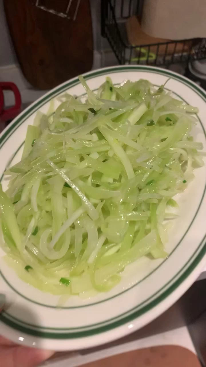 葱油莴苣丝（凉菜，超简单）