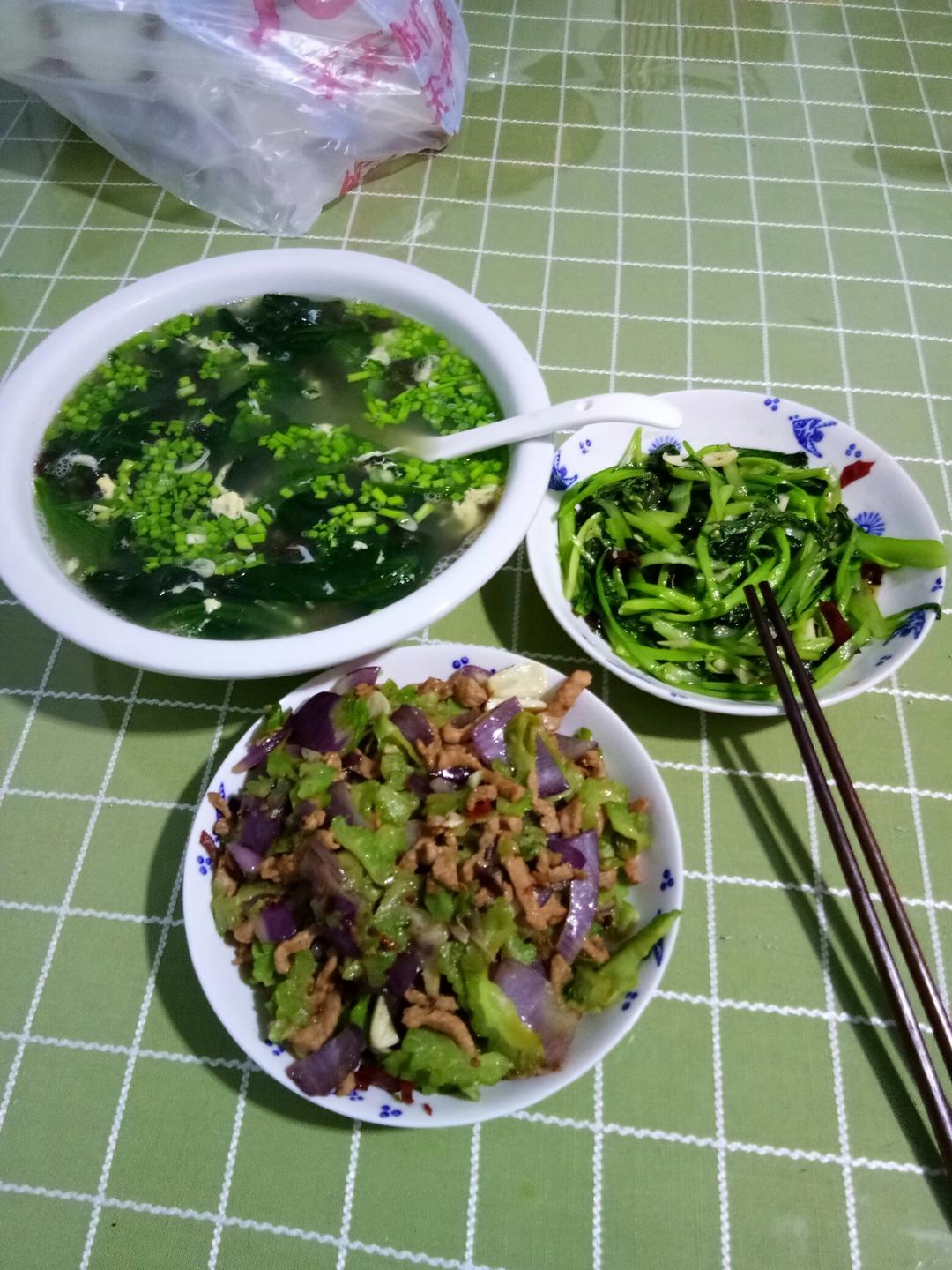 虾皮紫菜菠菜汤