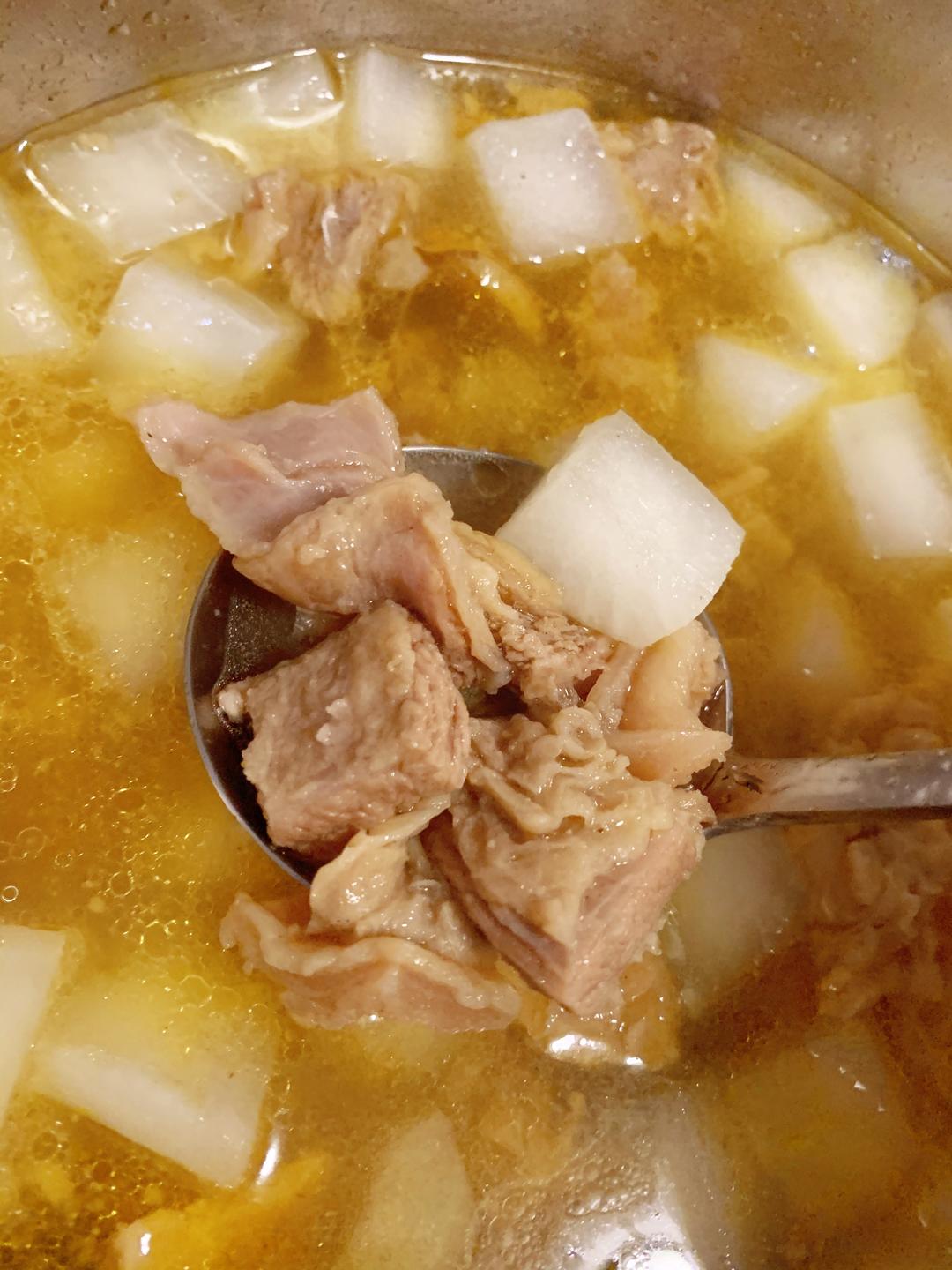 白萝卜清炖牛腩（电饭煲版）的做法