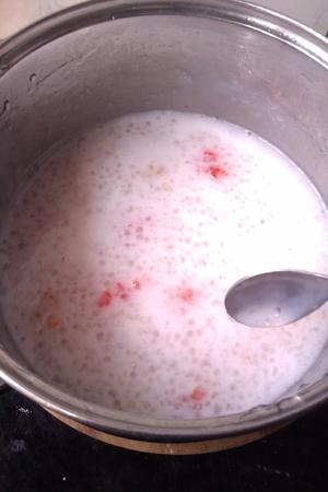 草莓西米奶的做法 步骤3