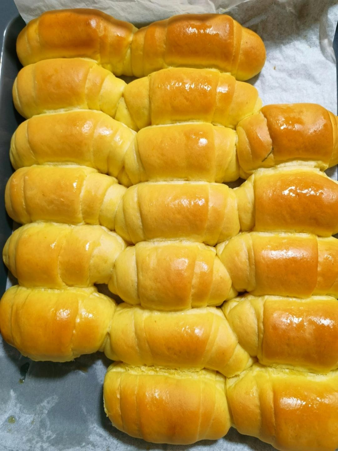 松软奶香南瓜小餐包