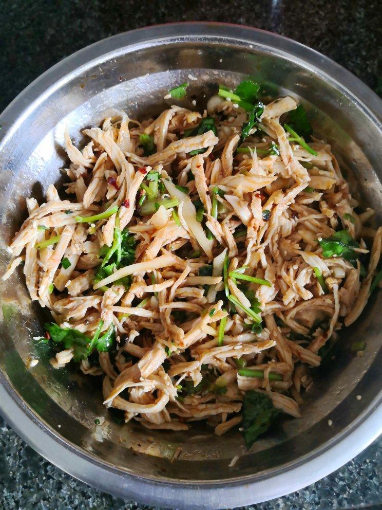 凉拌鸡丝（减肥手撕鸡胸肉）