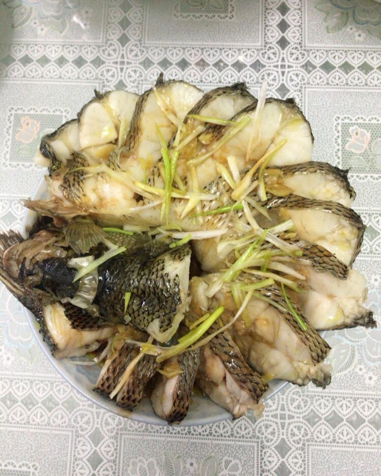 蒸鲈鱼