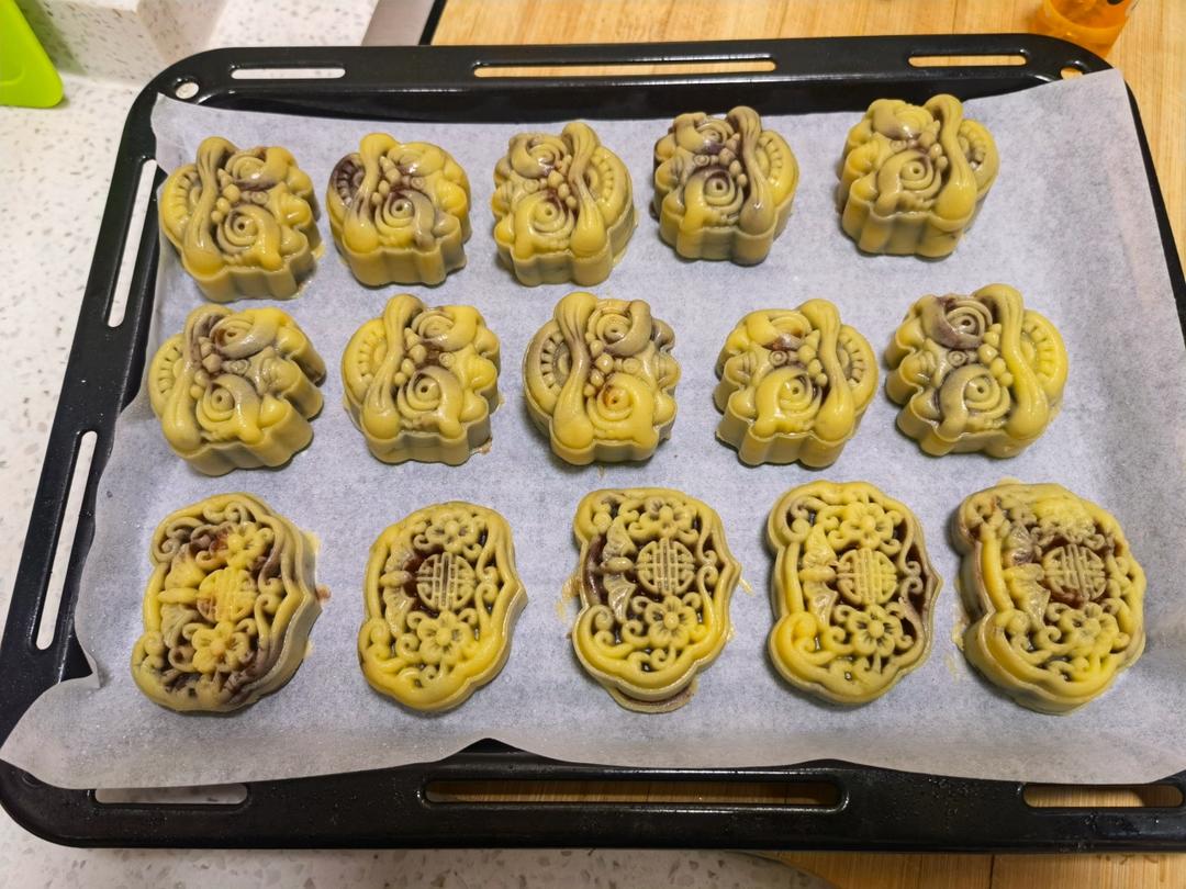 广式豆沙蛋黄月饼（步骤超详细，新手适用）