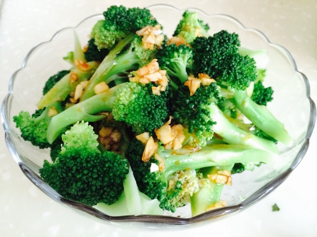 k家烟火做的蒜蓉凉拌西兰花