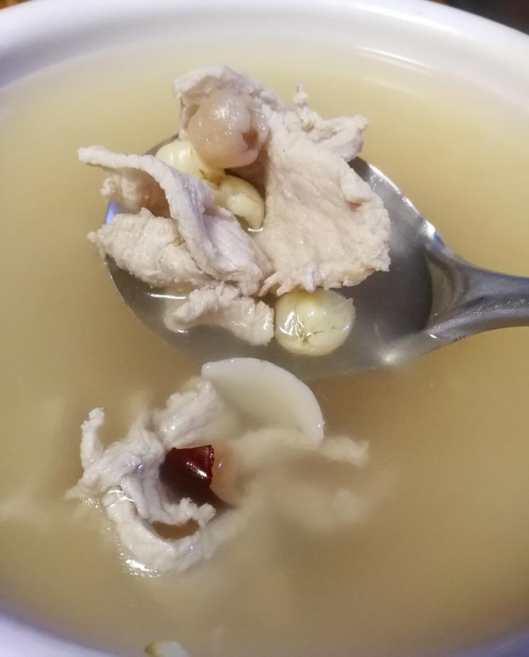 莲子百合瘦肉汤的做法