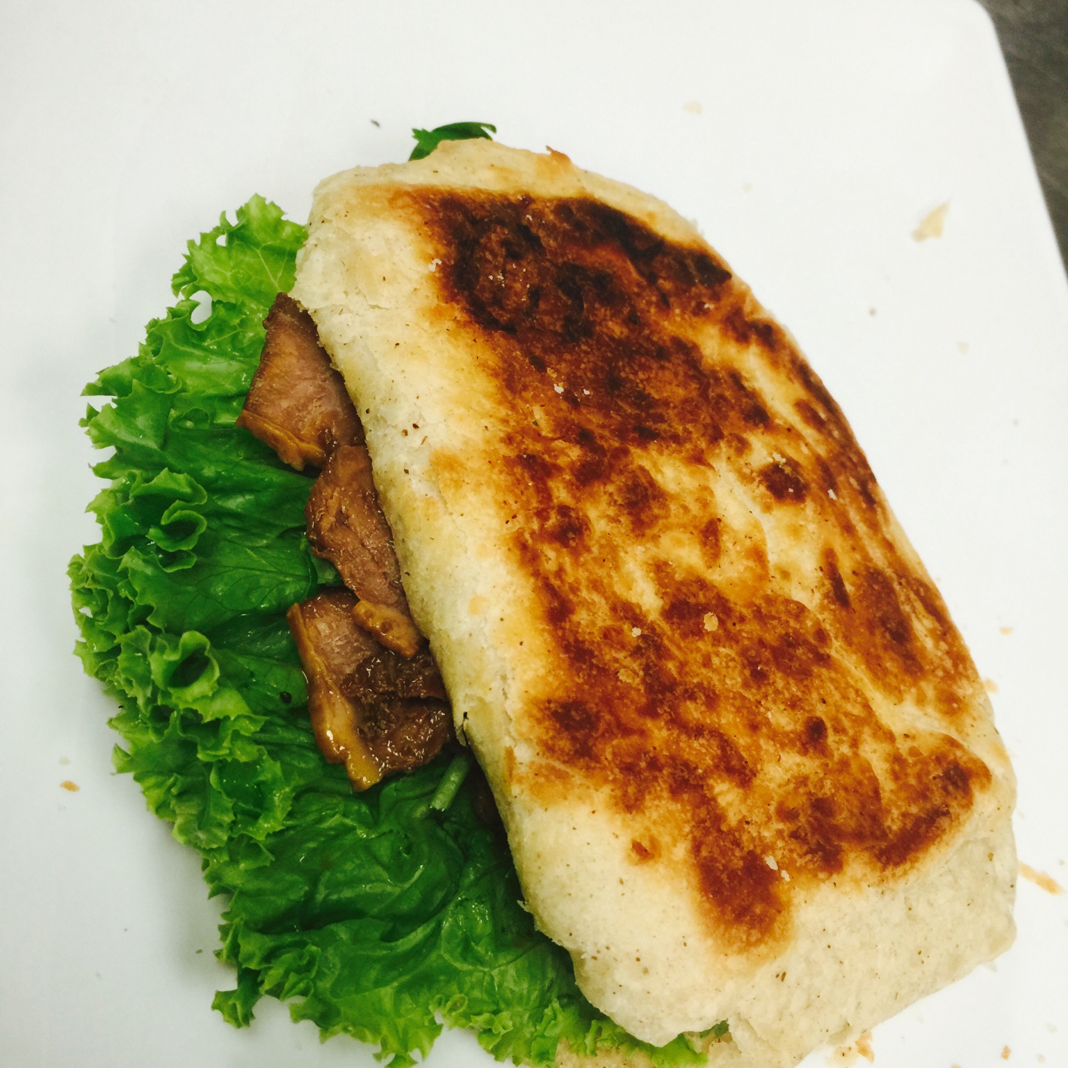 精美蝴蝶做的烧饼夹一切