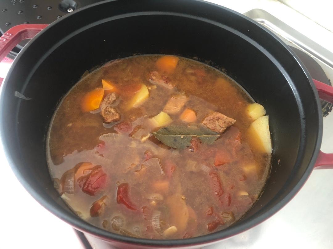 番茄土豆炖牛腩
