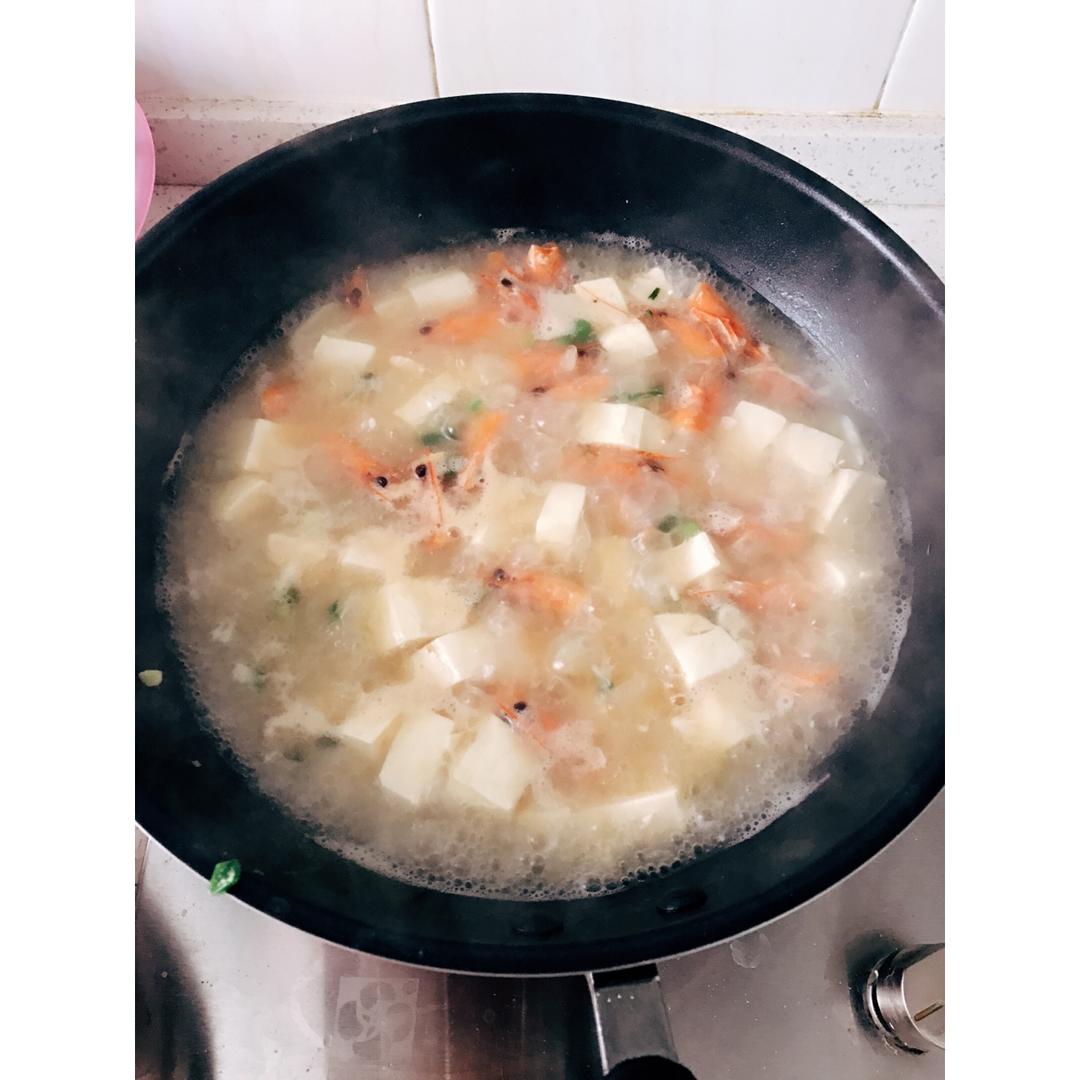 鲜虾豆腐汤