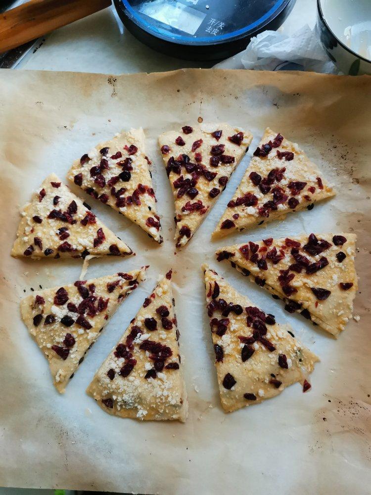 满屋飘香，口口都是满足——酥松香甜的蔓越莓蜜豆司康