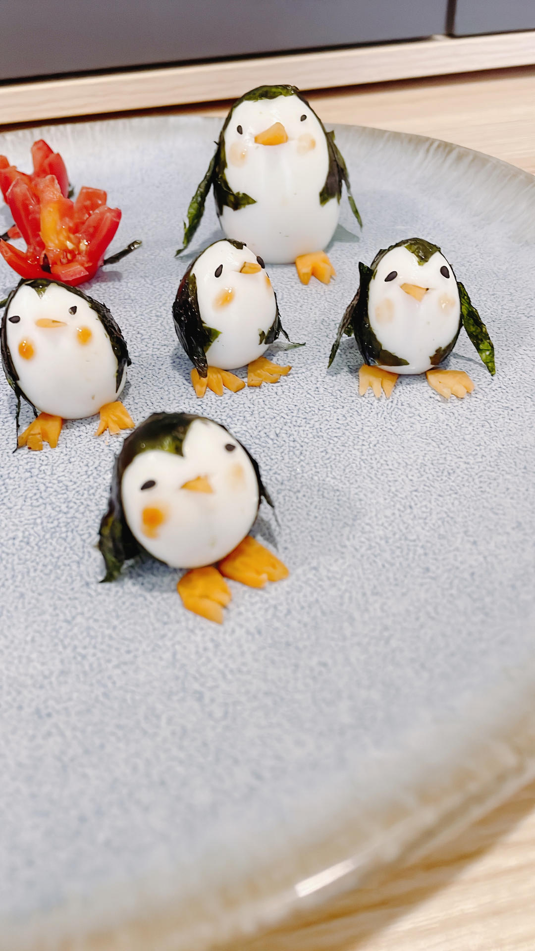儿童创意餐：卡通企鹅鹌鹑蛋