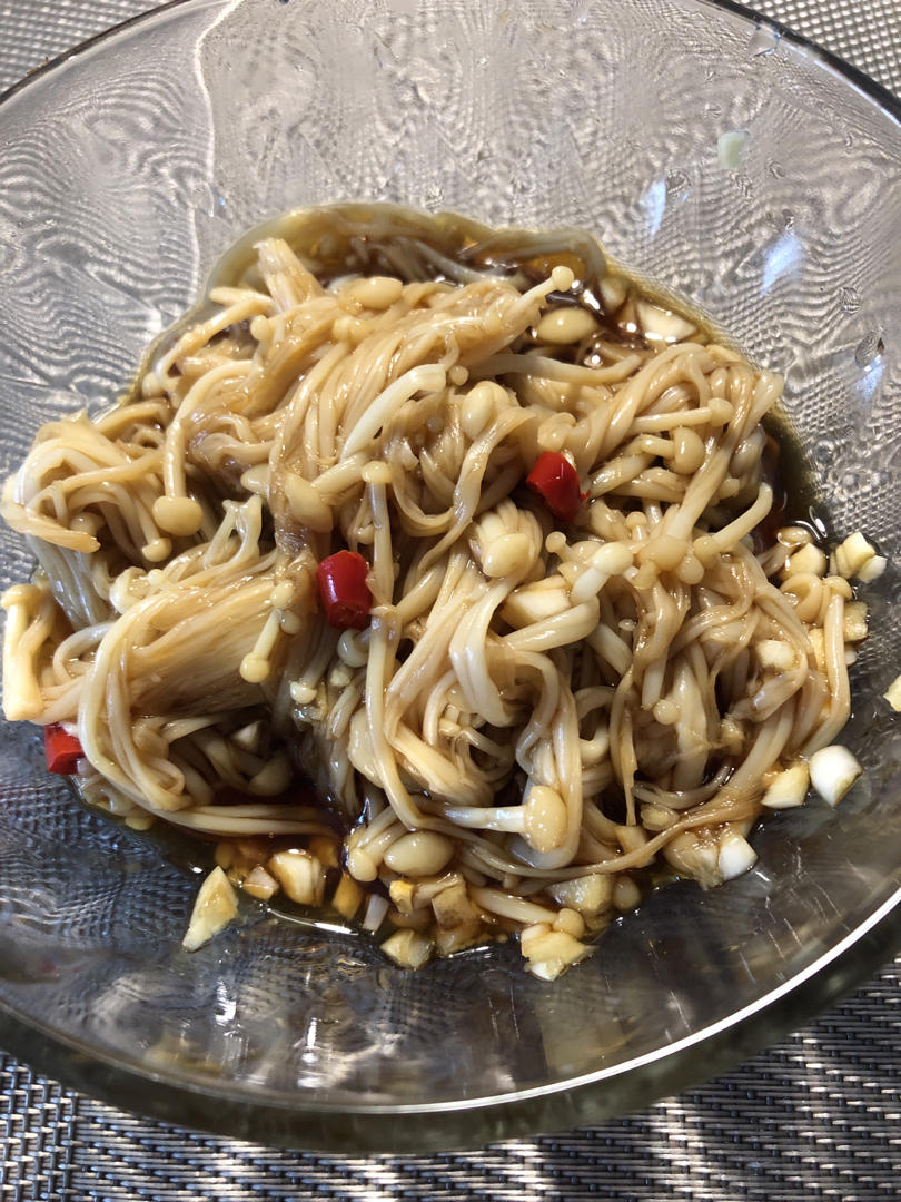 好吃到爆的凉拌金针菇