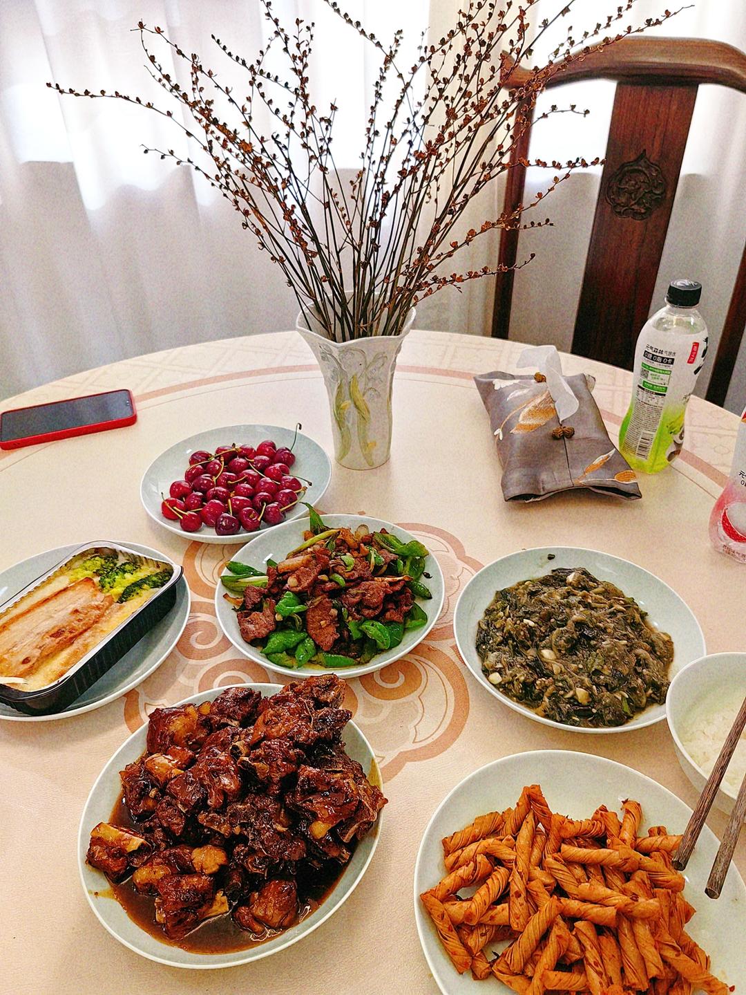 东欧风情brunch拼盘（罗马尼亚肉菜卷&火焰托卡伊酒猪里脊+桃桃啤酒）