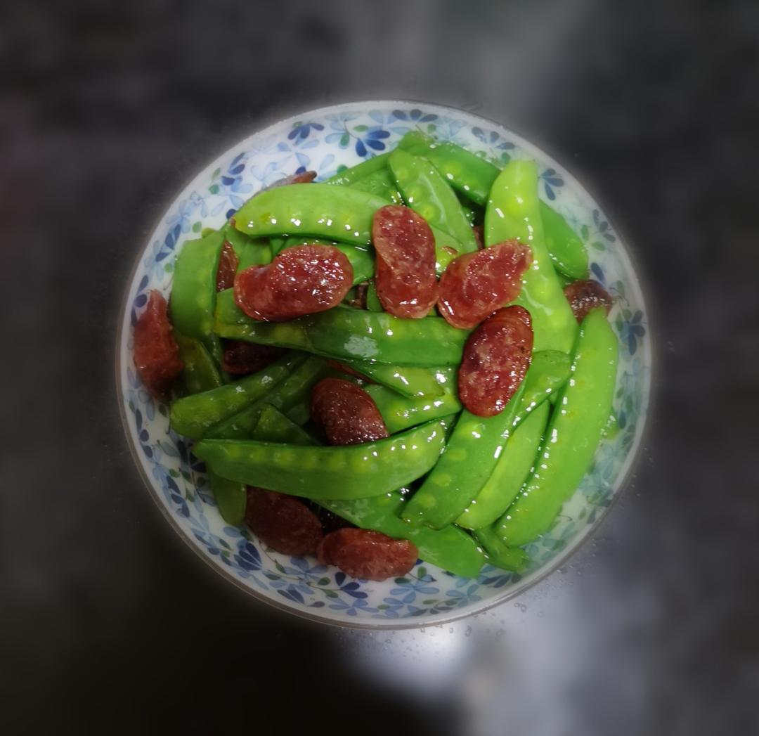 腊肠炒荷兰豆