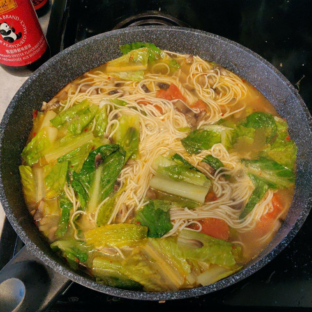 菌汤面条 看得见的香菇 尝得到的鲜美 这才是真正的菌汤