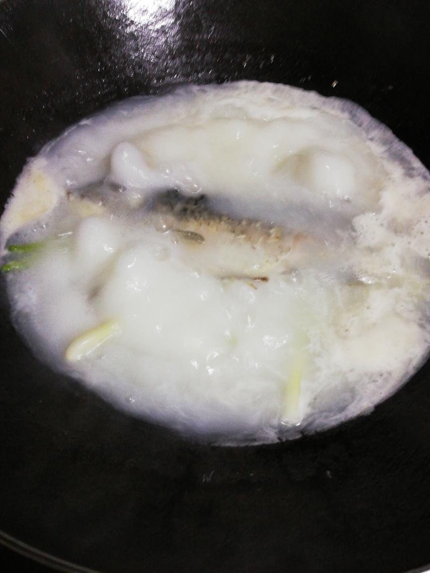 不用放牛奶的鲫鱼豆腐汤