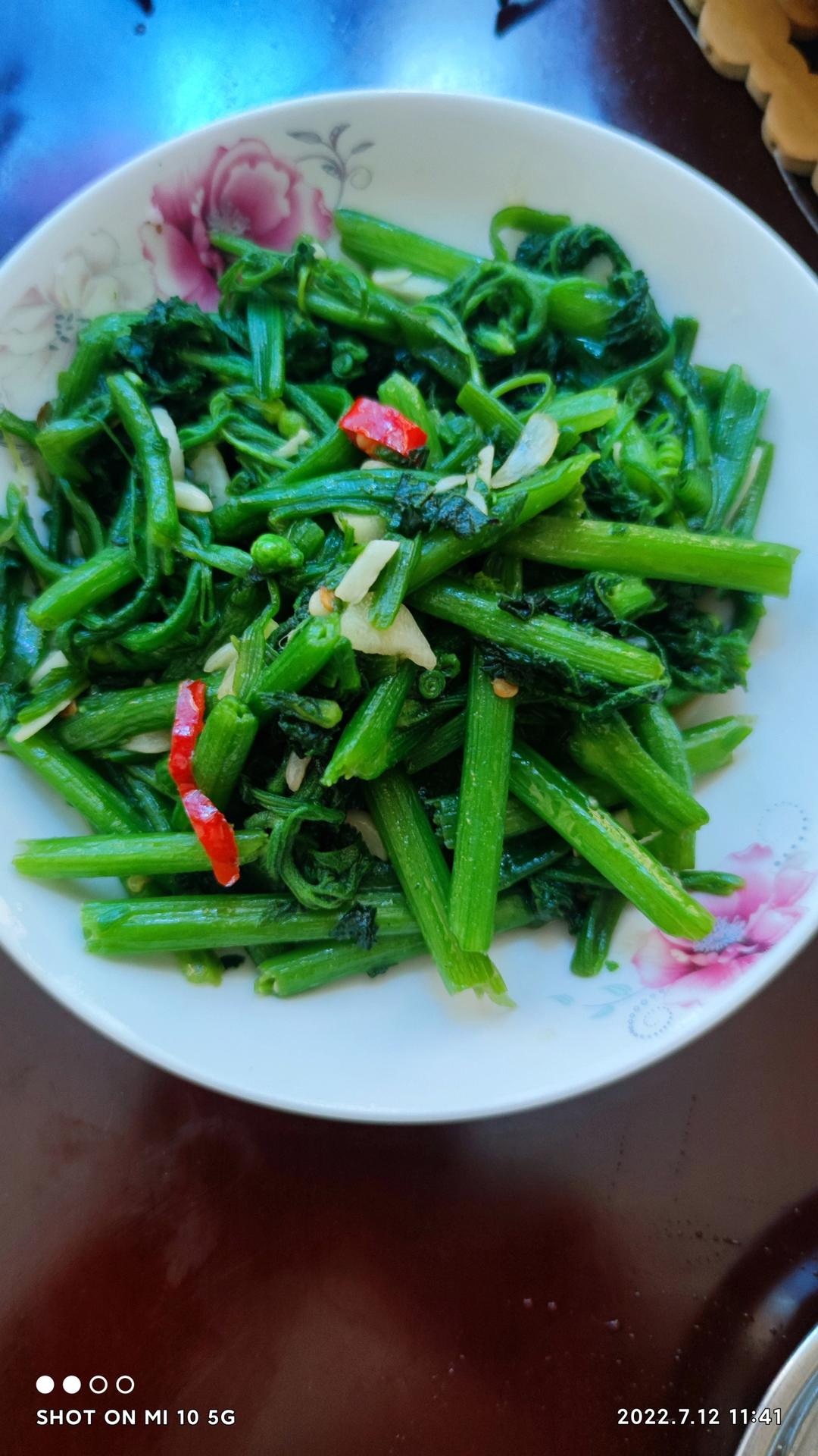 蒜蓉炒南瓜苗
