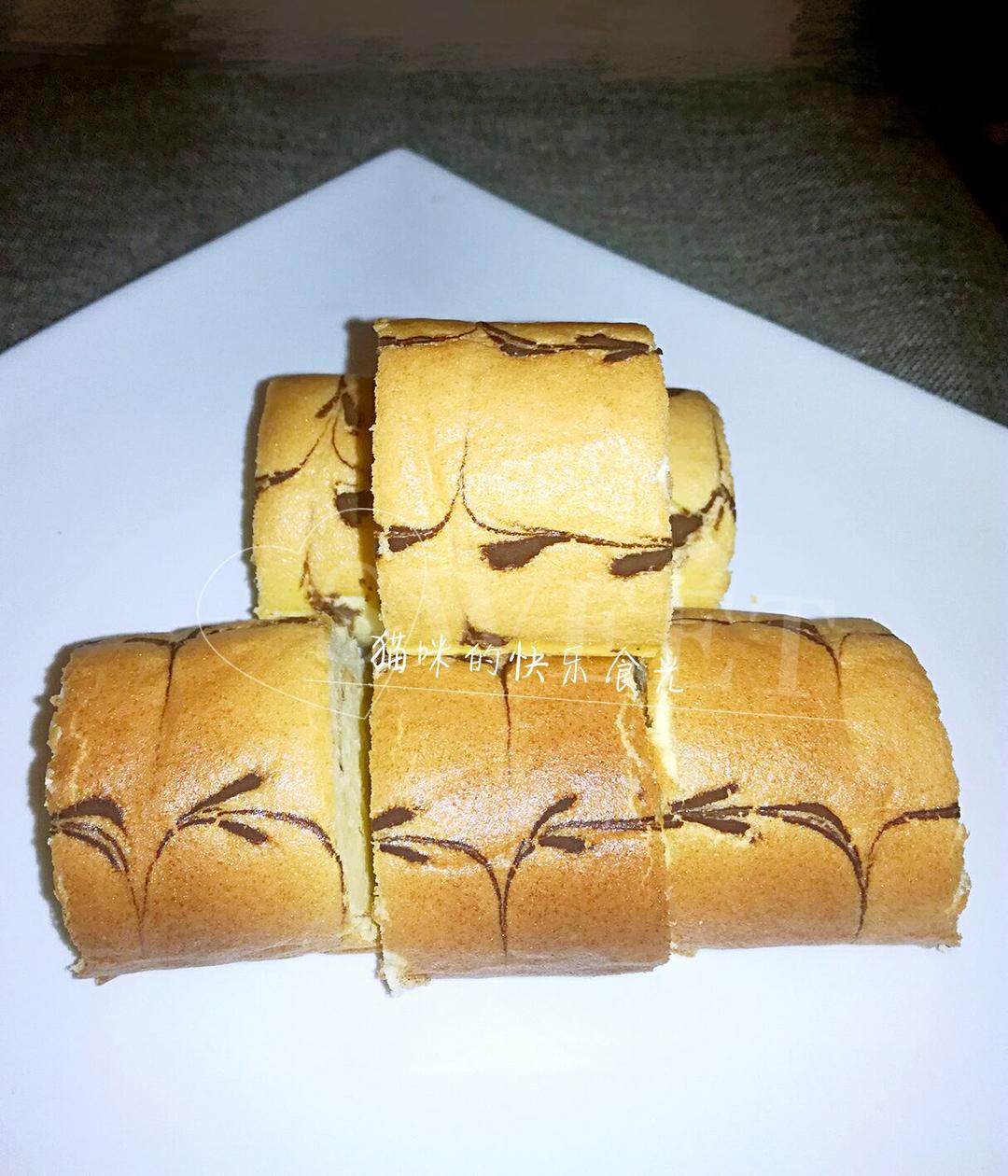 巧克力拉花蛋糕卷的做法