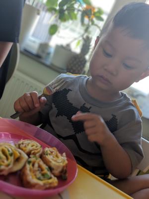 双色蛋卷饼，宝贝最爱早餐的做法 步骤4