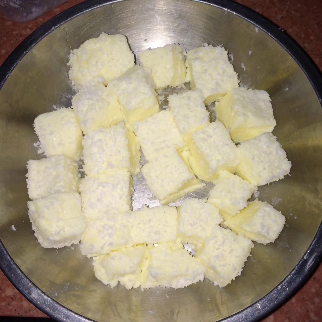 完胜85度C牛奶椰丝小方