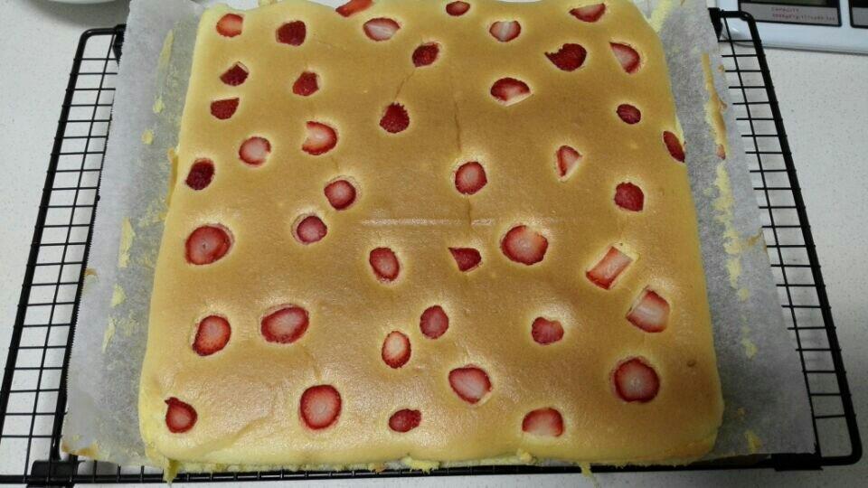 草莓蛋糕片的做法