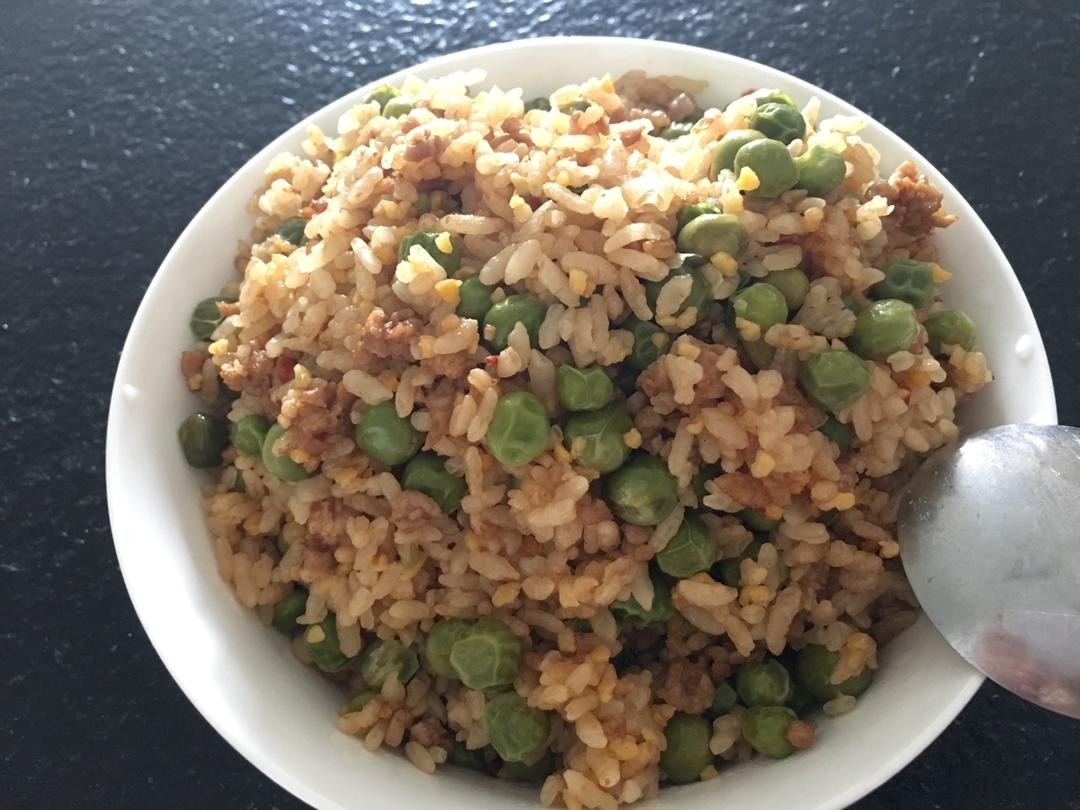 豌豆火腿闷饭