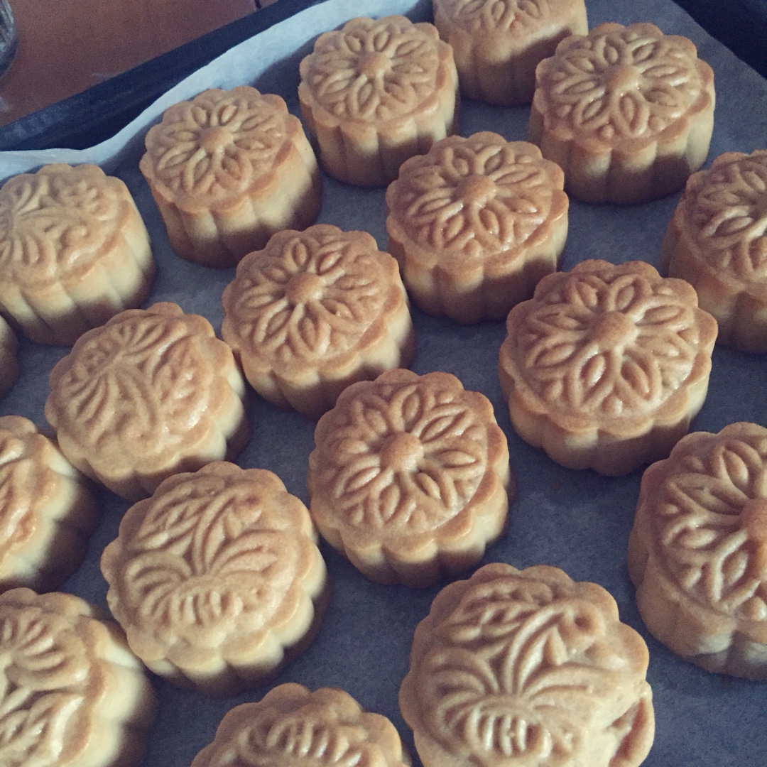广式月饼—蛋黄莲蓉月饼