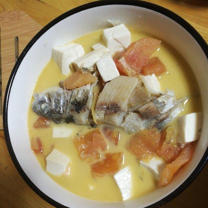 番茄豆腐炖鲫鱼