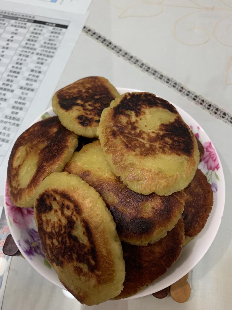 虞姬8做的手工版蚕豆饼