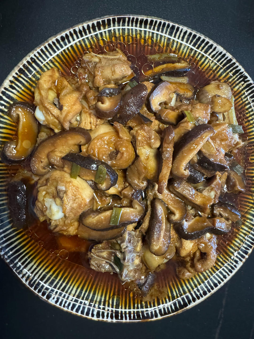 厨师长教你：“香菇蒸滑鸡”的家常做法，鲜香嫩滑，营养美味