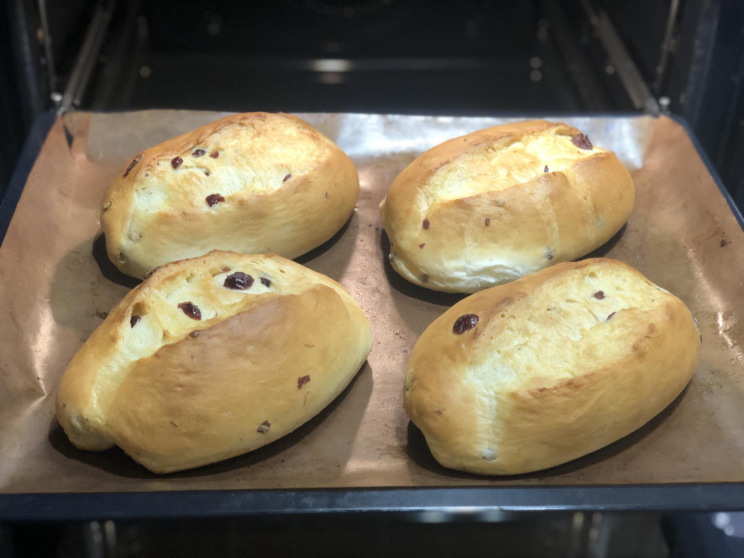 葡萄软欧（仿原麦山丘）Milk flavored bread filled with raisins and butter