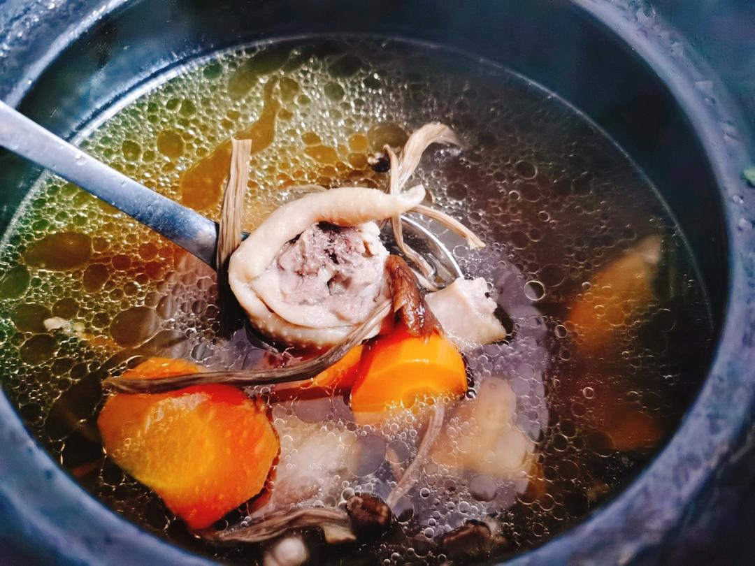 茶树菇鸡汤（孕妇的绝佳靓汤）