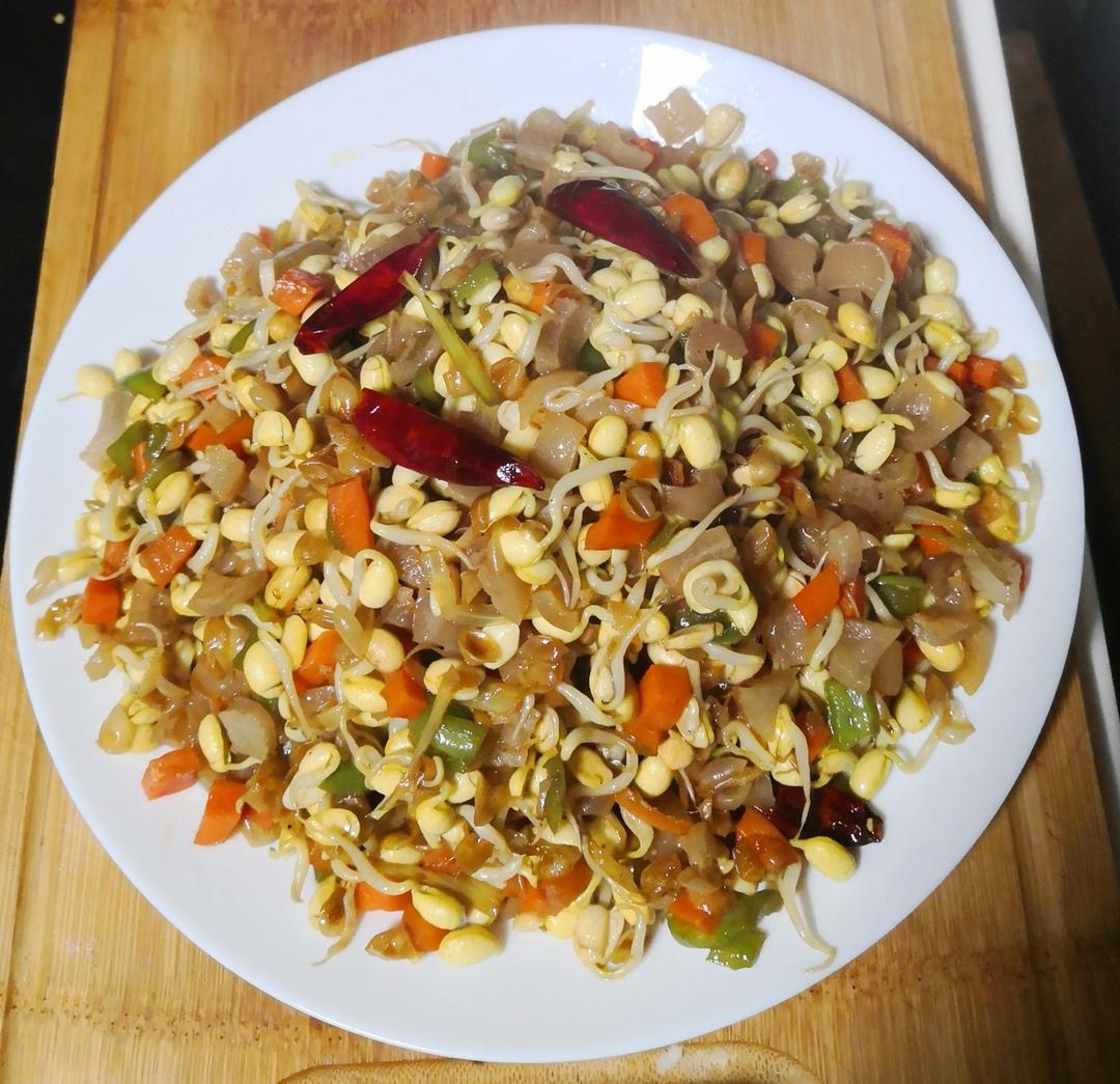 自发黄豆芽炒肉皮