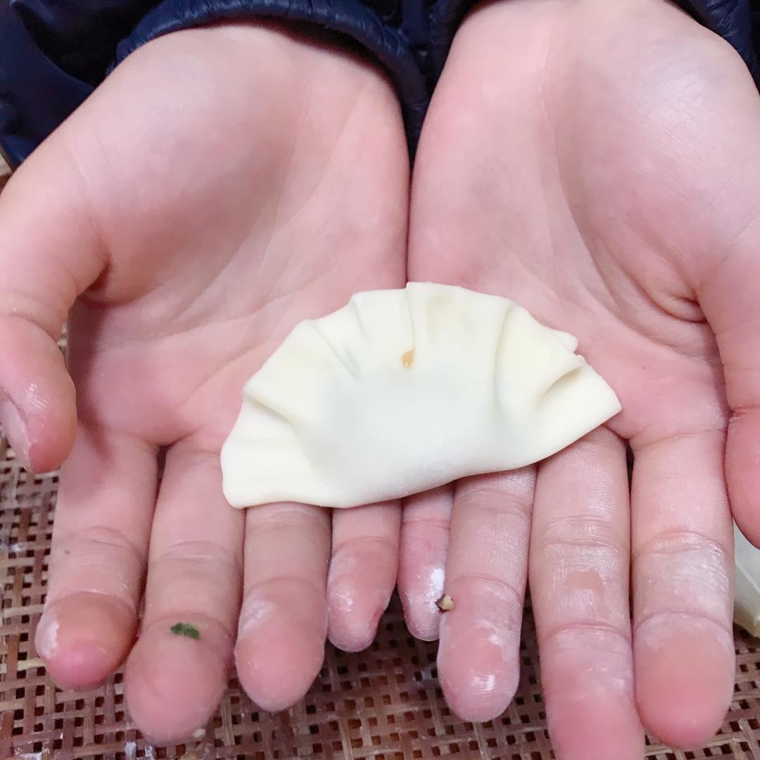 大肚饺子包法——后附视频  (胡萝卜牛肉馅儿)