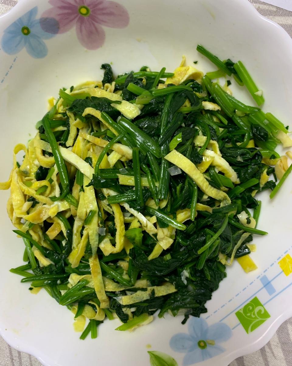 堂妈小厨——鸡蛋皮拌菠菜