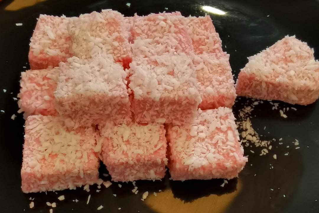 完胜85度C牛奶椰丝小方