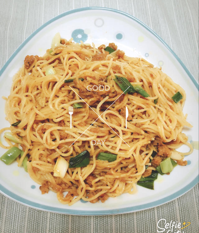 胡萝卜🥕肉丝炒意面🍝