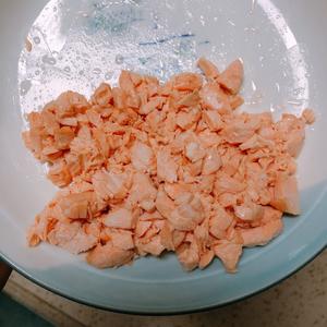 自制【宝宝辅食】三文鱼🍣松的做法 步骤3
