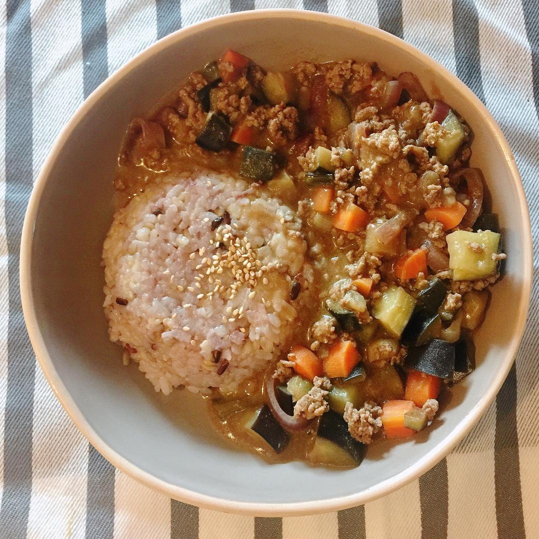 茄子绞肉咖喱饭