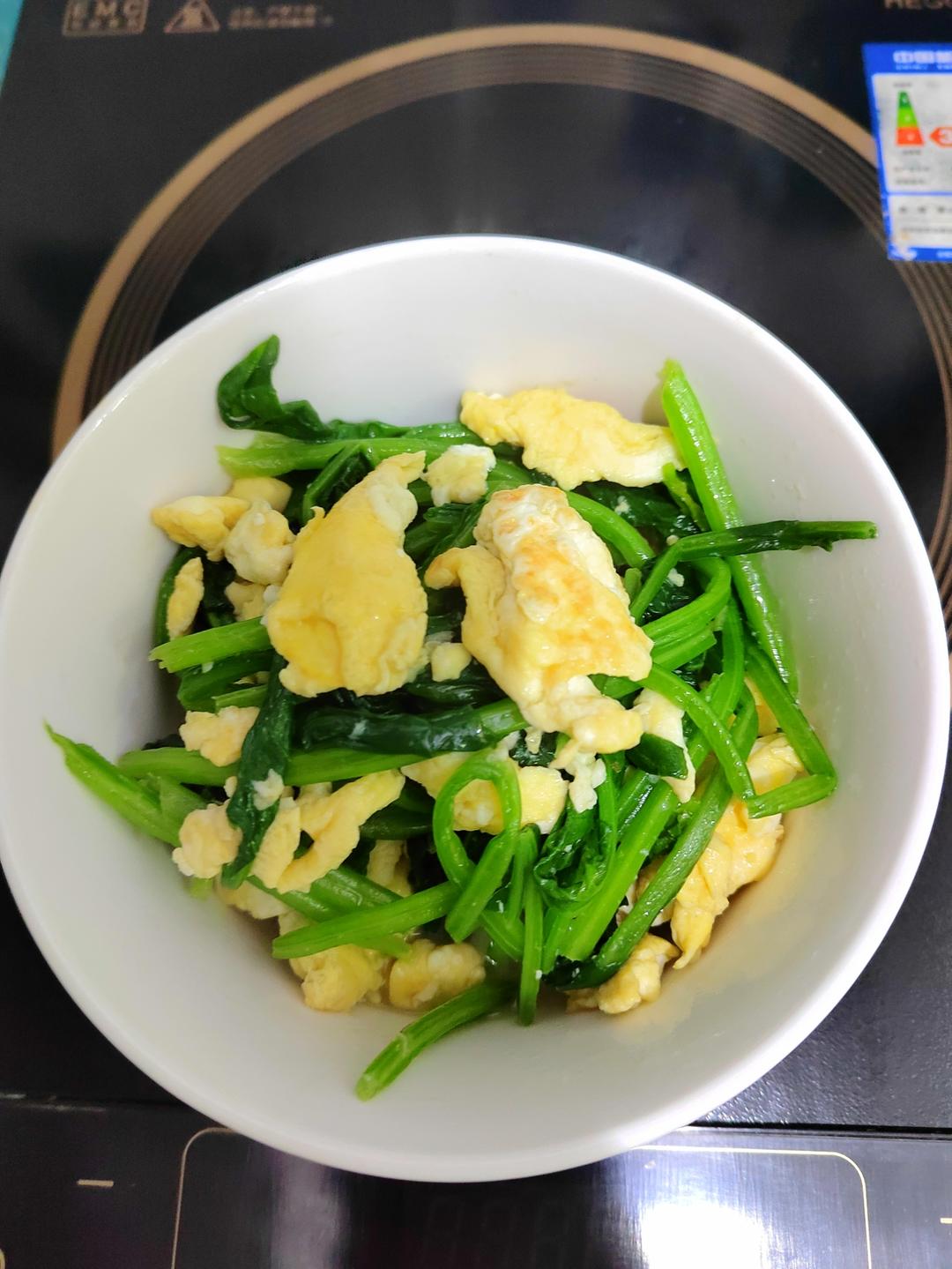 可缓解用眼疲劳的鸡蛋炒菠菜来啦
