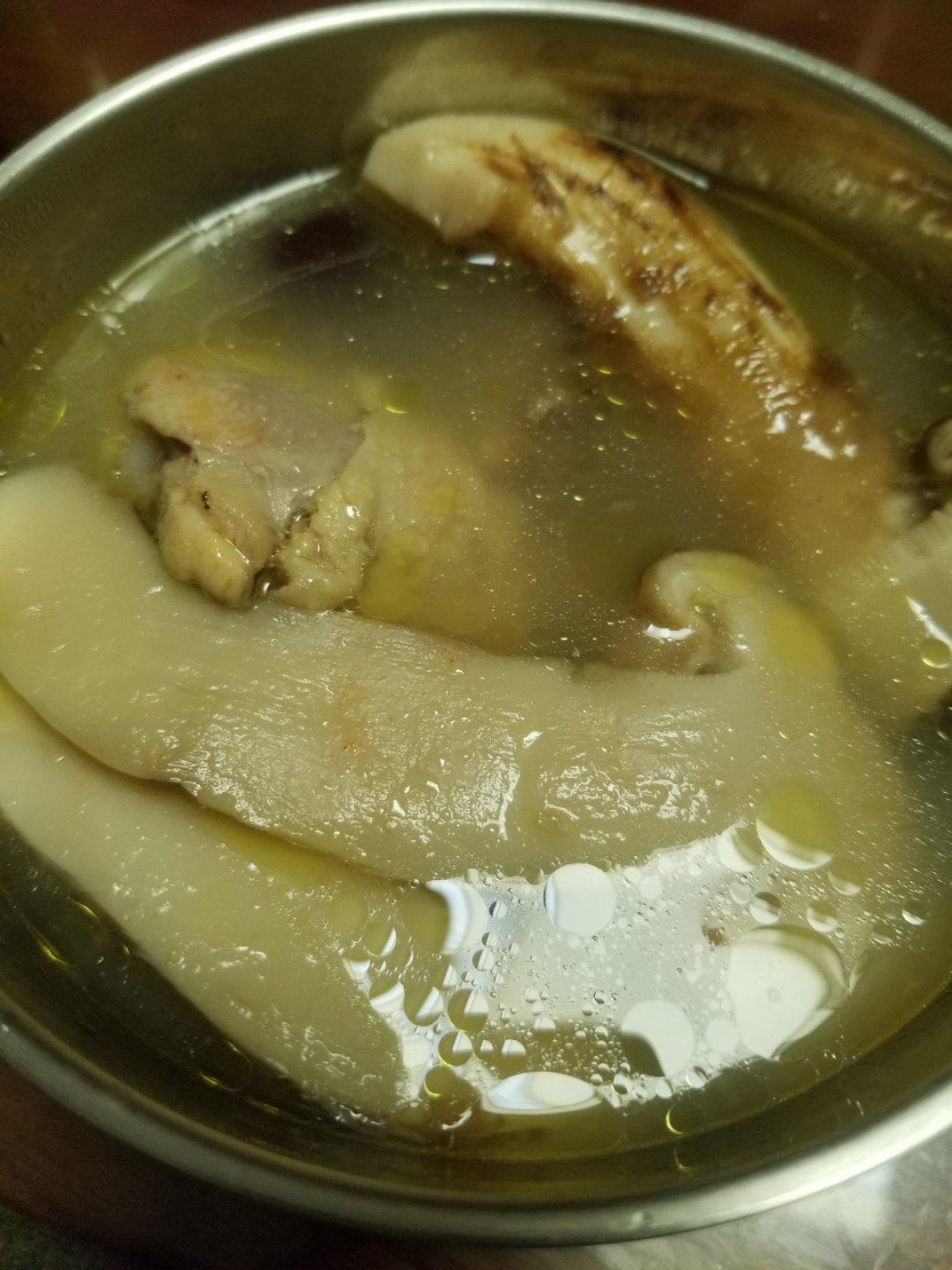 鲜松茸炖鸡