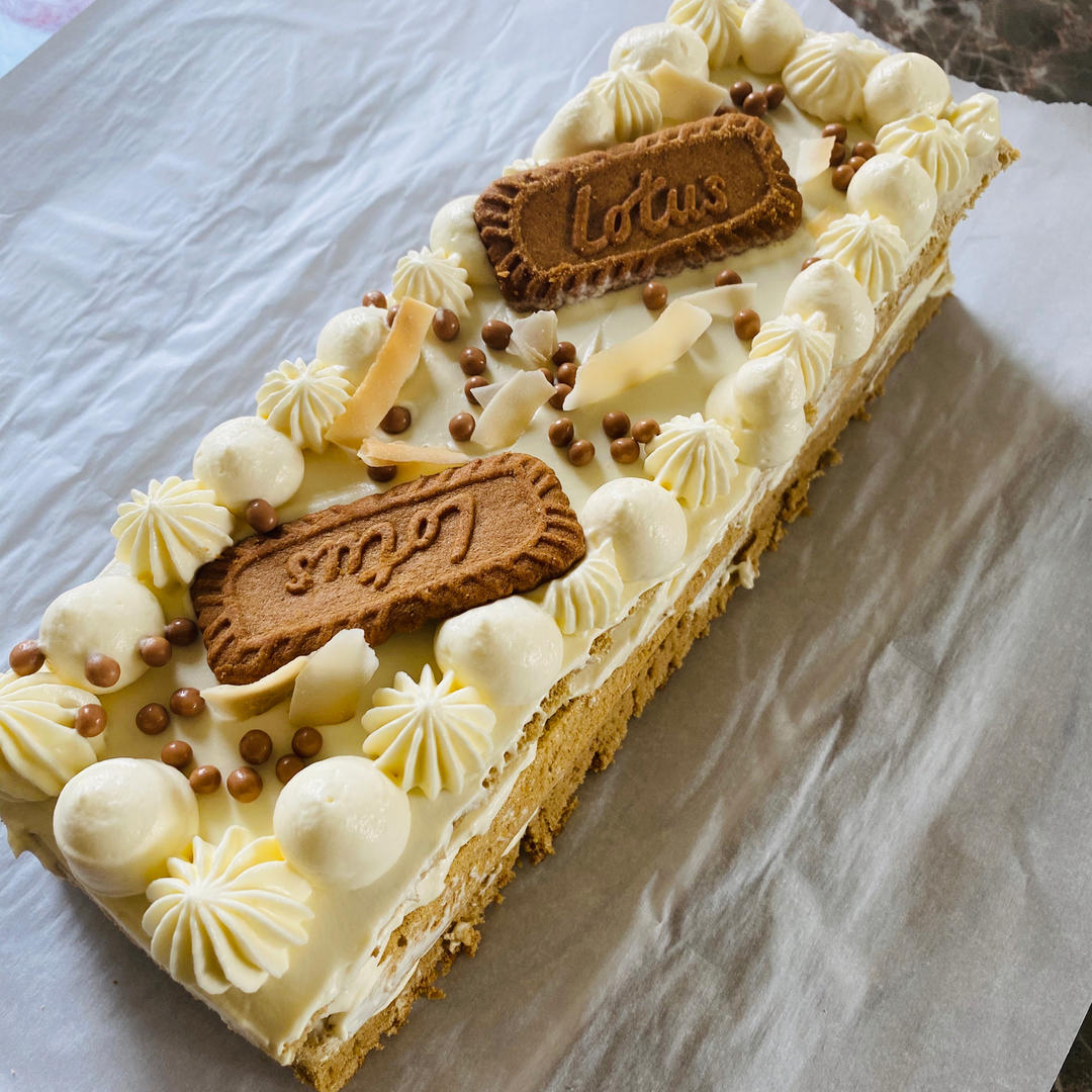 生椰拿铁奶油切块蛋糕