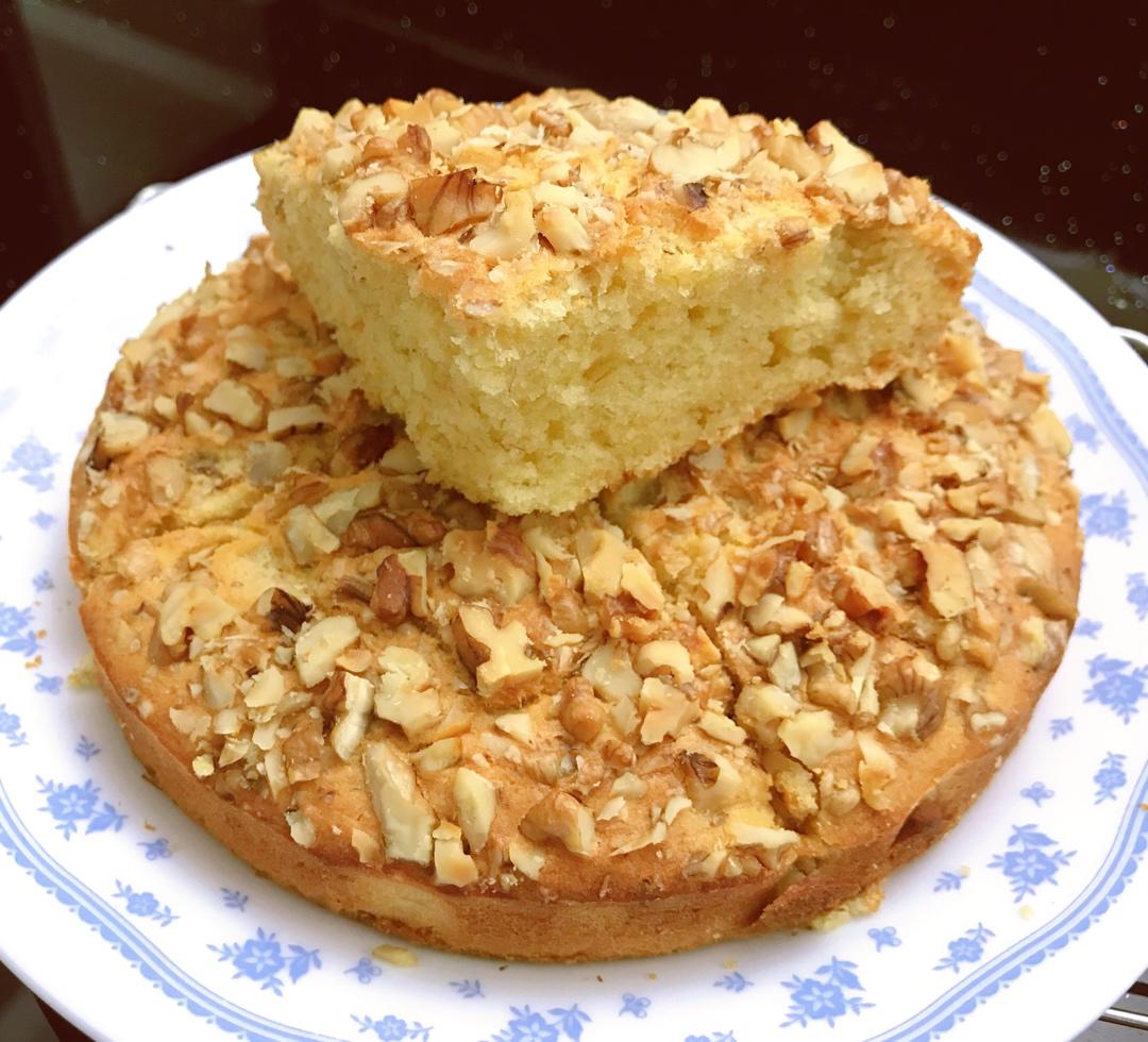 简简单单的香蕉核桃蛋糕（很香很香的咧）