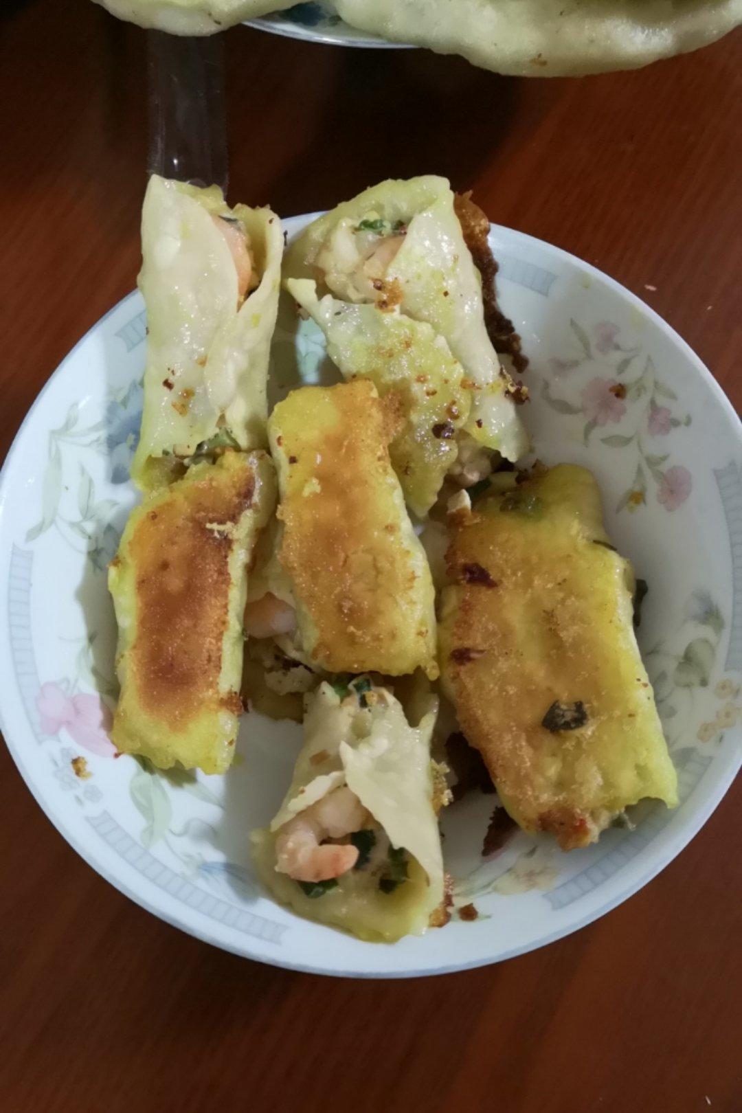 抱蛋虾仁锅贴
