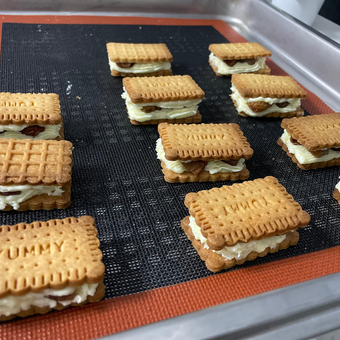 「食·日本北海道」朗姆葡萄乾奶油夹心饼乾，マルセイ バター サンド