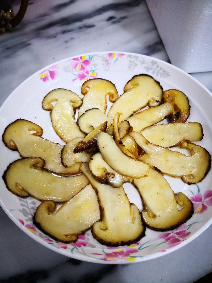 香喷喷的香煎松茸